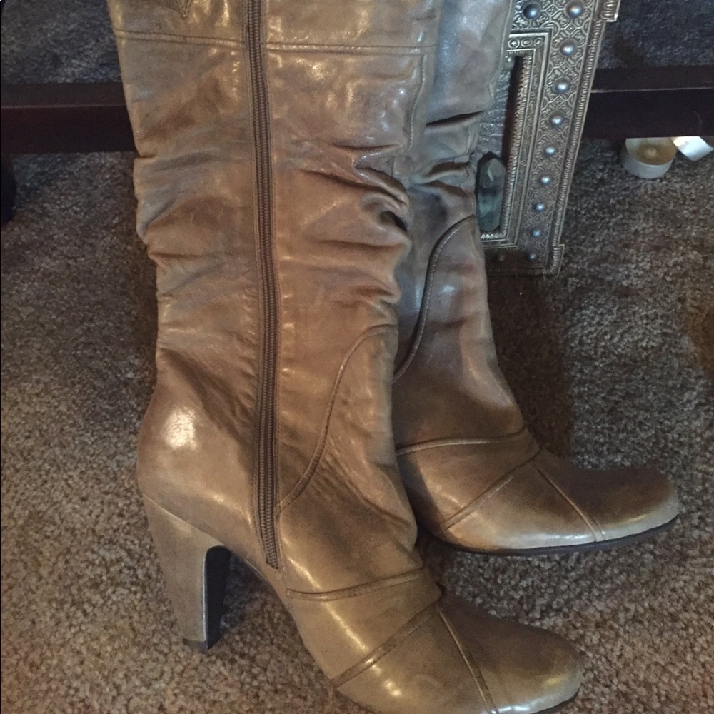 Grey boots